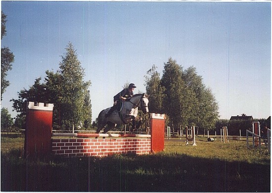 Flora als Springpferd